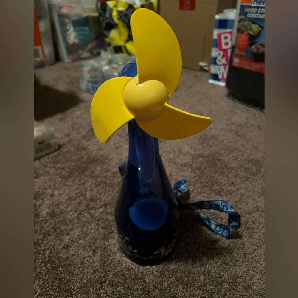 WALT DISNEY WORLD PARKS Misting Water  Spray Fan W/Lanyard “Disney Parks”